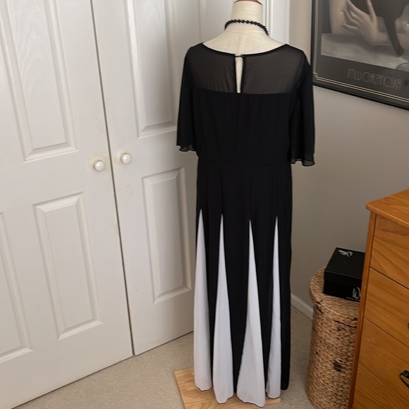 Black and white dress 👗 - Picture 10 of 13